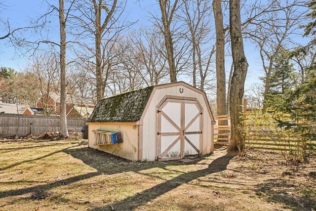 5 Crestwood Ave, Plainville, MA 02762