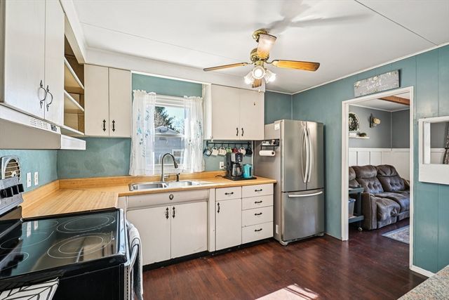 5 Crestwood Ave, Plainville, MA 02762