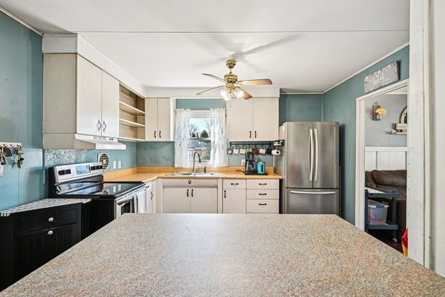 5 Crestwood Ave, Plainville, MA 02762