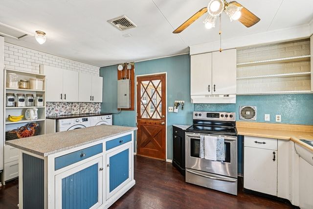 5 Crestwood Ave, Plainville, MA 02762