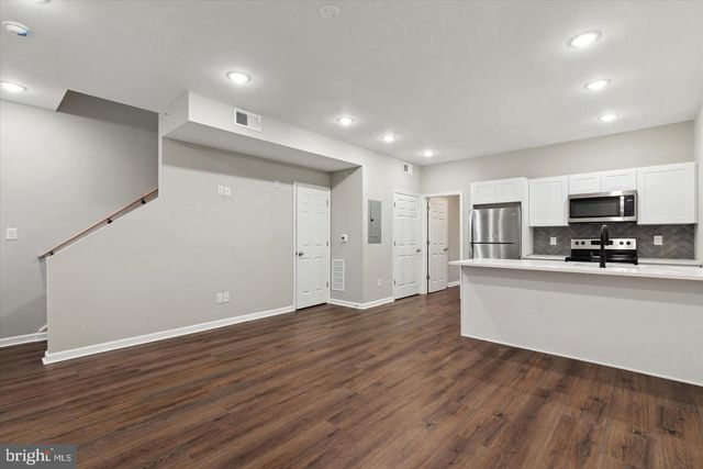 1230 N MARSHALL ST, Philadelphia, PA 19122