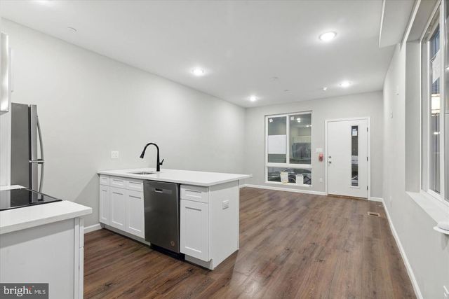 1230 N MARSHALL ST, Philadelphia, PA 19122