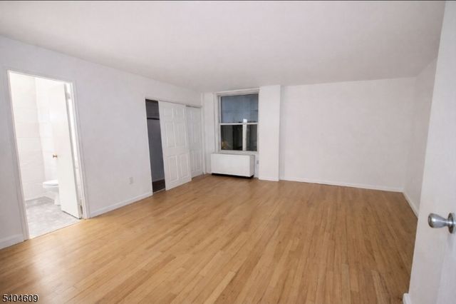 704 N Broad St 2C, Elizabeth City, NJ 07208