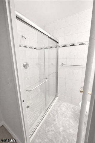 704 N Broad St 2C, Elizabeth City, NJ 07208