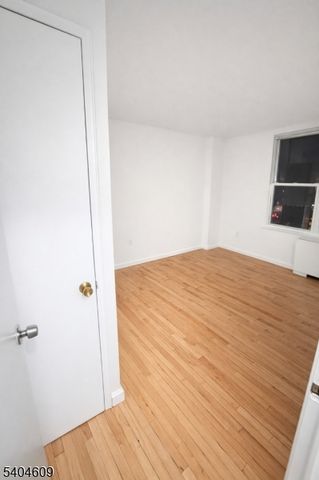 704 N Broad St 2C, Elizabeth City, NJ 07208