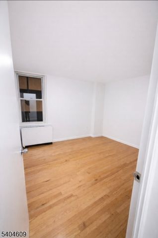 704 N Broad St 2C, Elizabeth City, NJ 07208