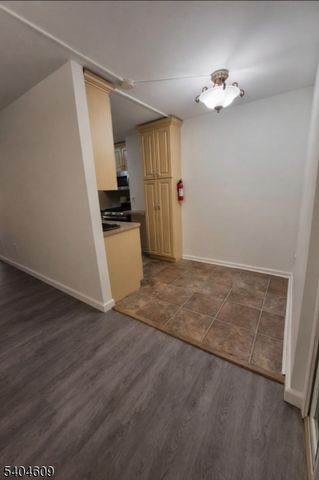 704 N Broad St 2C, Elizabeth City, NJ 07208