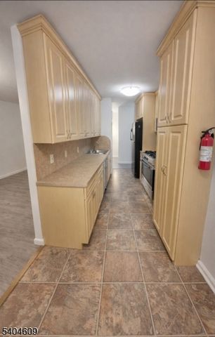 704 N Broad St 2C, Elizabeth City, NJ 07208