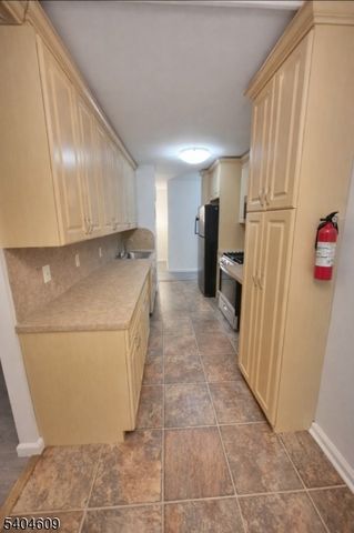 704 N Broad St 2C, Elizabeth City, NJ 07208