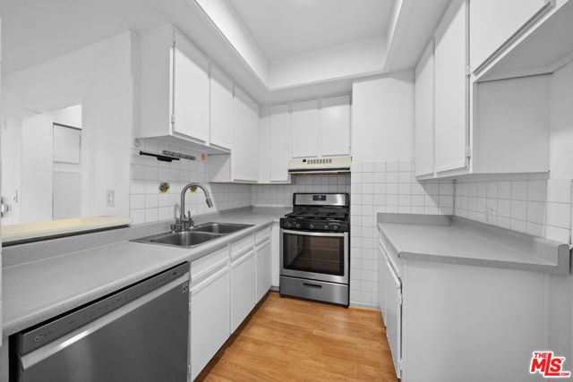 533 S St Andrews Place 203, Los Angeles, CA 90020