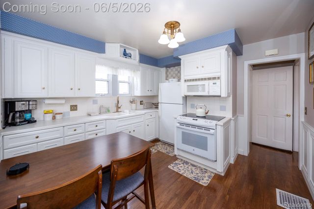 447 Maple Street, Wyandotte, MI 48192