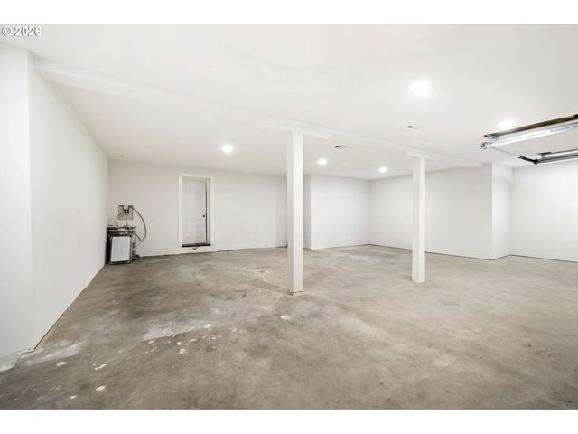 13949 Ne SAN RAFAEL St, Portland, OR 97230