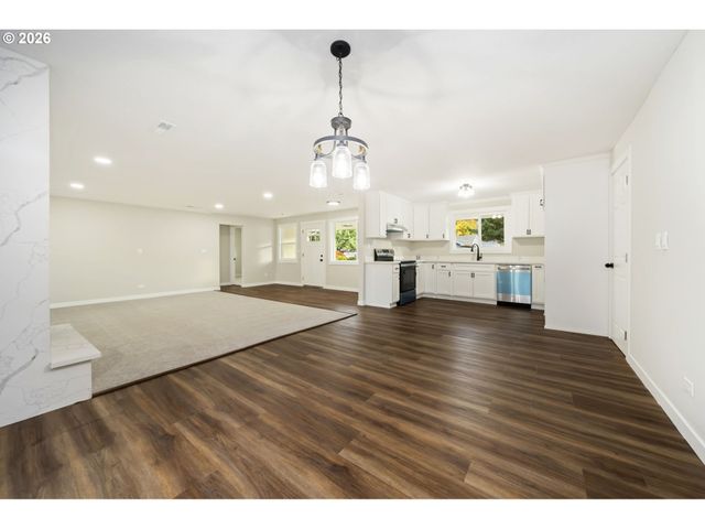 13949 Ne SAN RAFAEL St, Portland, OR 97230