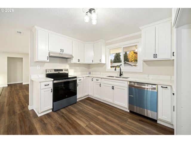 13949 Ne SAN RAFAEL St, Portland, OR 97230