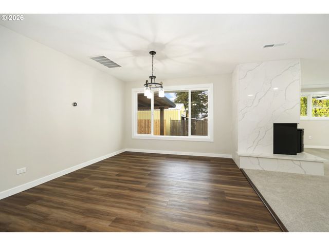 13949 Ne SAN RAFAEL St, Portland, OR 97230