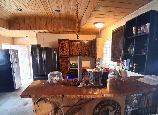 372 County Road 2415, Moore, TX 78057