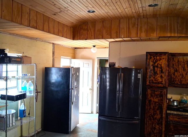 372 County Road 2415, Moore, TX 78057