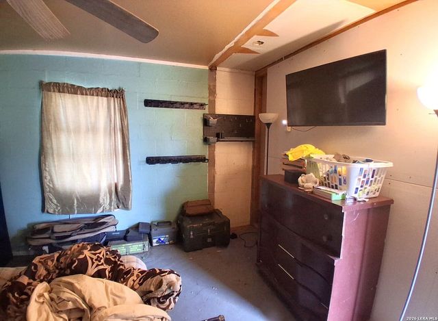 372 County Road 2415, Moore, TX 78057