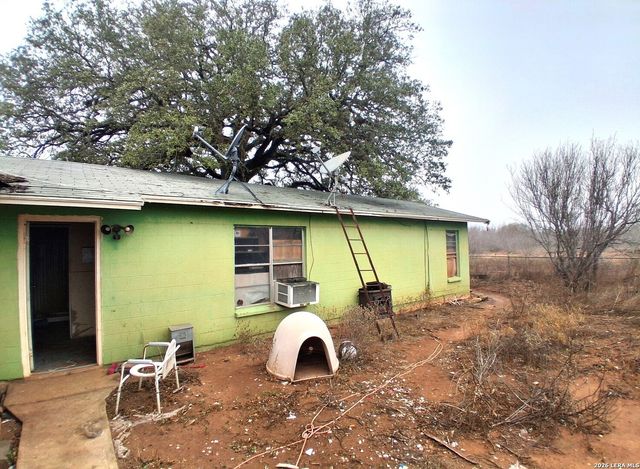 372 County Road 2415, Moore, TX 78057