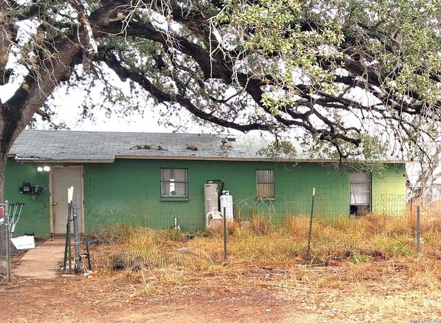 372 County Road 2415, Moore, TX 78057