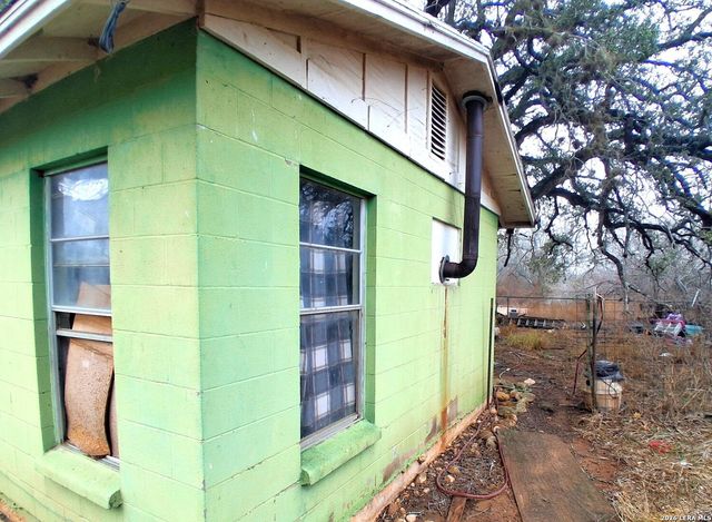 372 County Road 2415, Moore, TX 78057