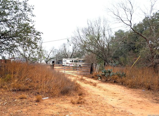 372 County Road 2415, Moore, TX 78057