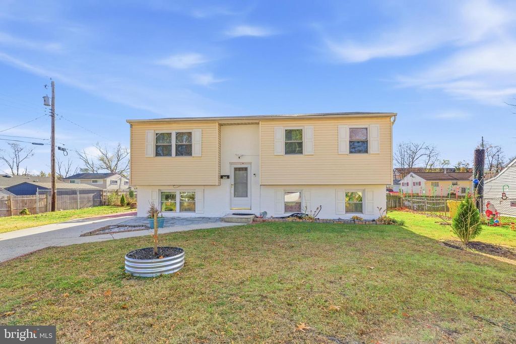 Image 1 of property listing at 530 DELMAR AVE, Glen Burnie, MD 21061