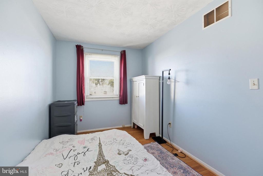 Image 15 of property listing at 530 DELMAR AVE, Glen Burnie, MD 21061