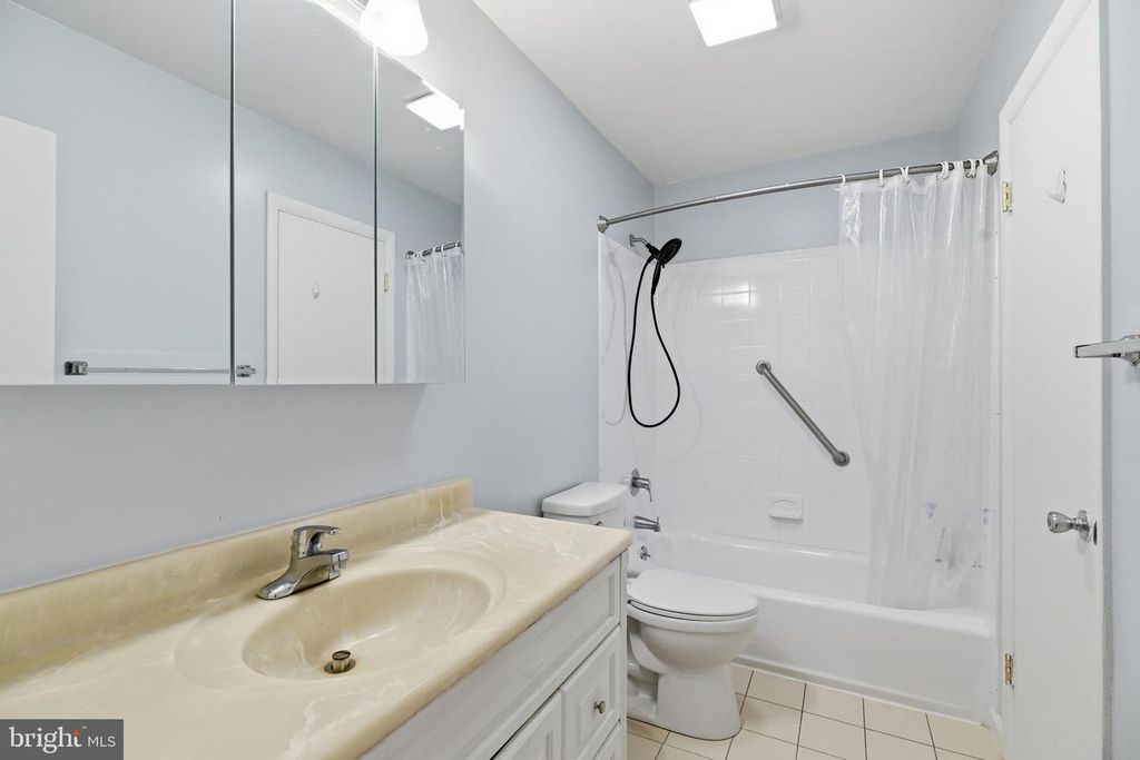 Image 16 of property listing at 530 DELMAR AVE, Glen Burnie, MD 21061
