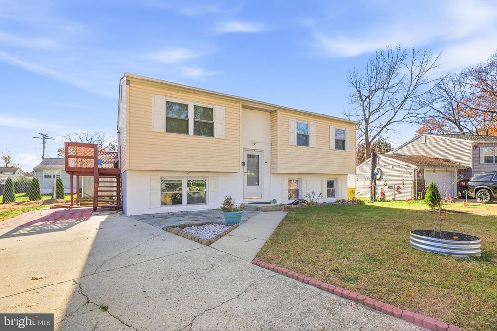 Image 2 of property listing at 530 DELMAR AVE, Glen Burnie, MD 21061