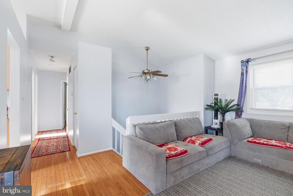 Image 5 of property listing at 530 DELMAR AVE, Glen Burnie, MD 21061