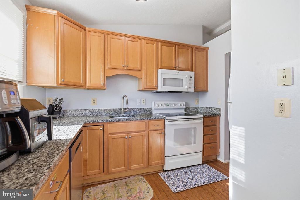Image 8 of property listing at 530 DELMAR AVE, Glen Burnie, MD 21061