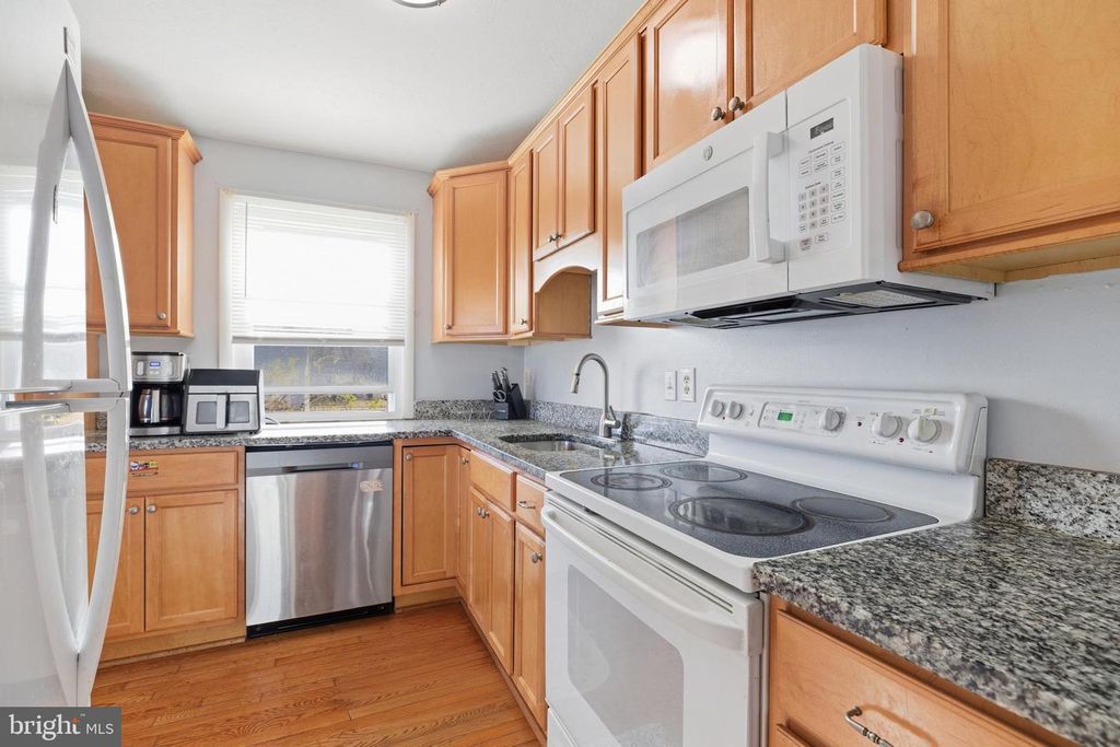 Image 9 of property listing at 530 DELMAR AVE, Glen Burnie, MD 21061