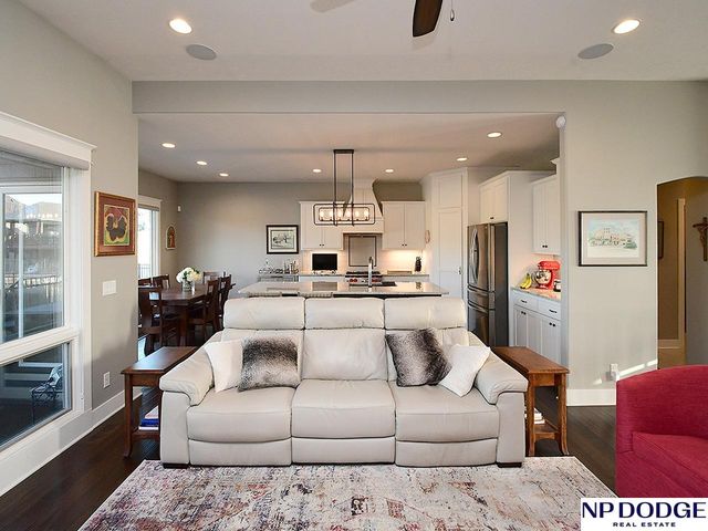 8220 N 123 Street, Omaha, NE 68142