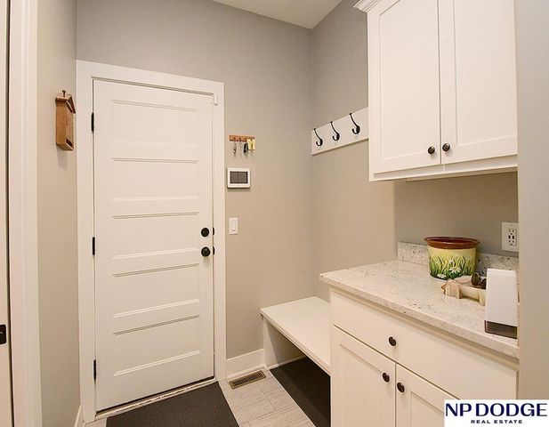 8220 N 123 Street, Omaha, NE 68142