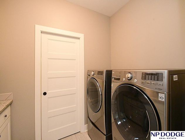 8220 N 123 Street, Omaha, NE 68142