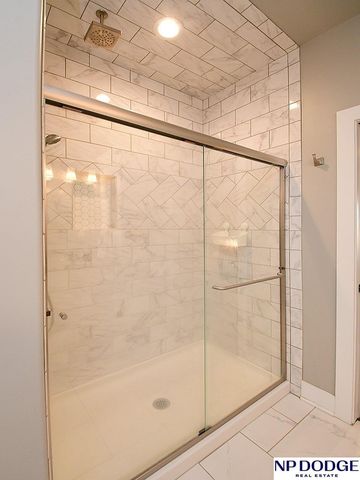 8220 N 123 Street, Omaha, NE 68142