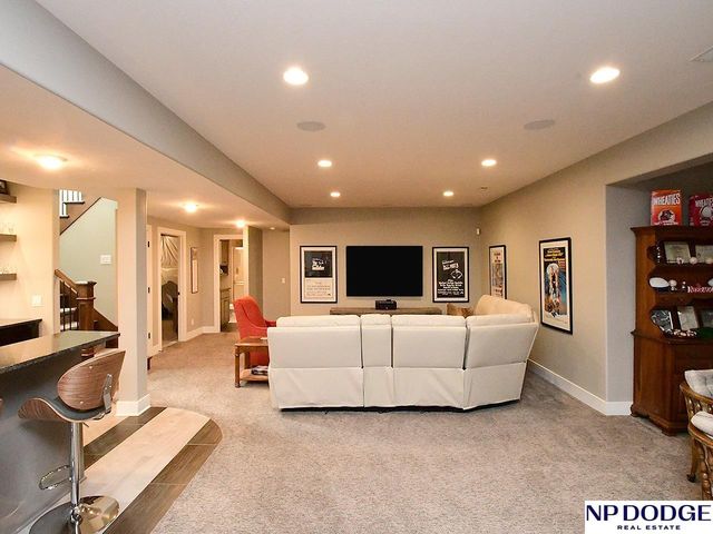 8220 N 123 Street, Omaha, NE 68142