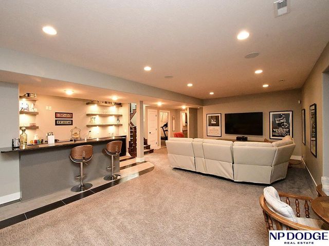 8220 N 123 Street, Omaha, NE 68142