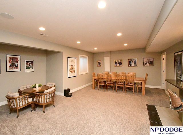 8220 N 123 Street, Omaha, NE 68142