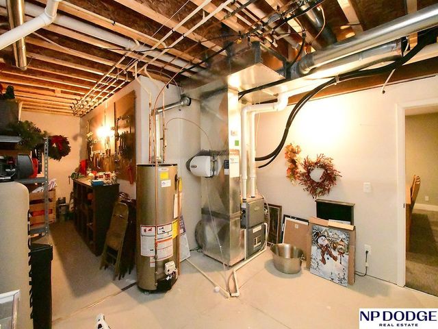 8220 N 123 Street, Omaha, NE 68142