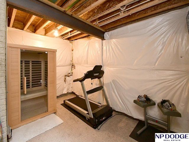 8220 N 123 Street, Omaha, NE 68142