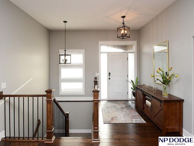 8220 N 123 Street, Omaha, NE 68142