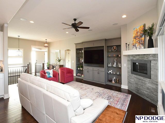 8220 N 123 Street, Omaha, NE 68142