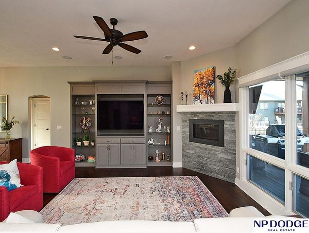 8220 N 123 Street, Omaha, NE 68142