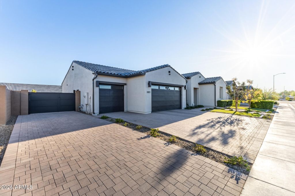 4423 W PARK VIEW Lane, Glendale, AZ 85310 — photo 4