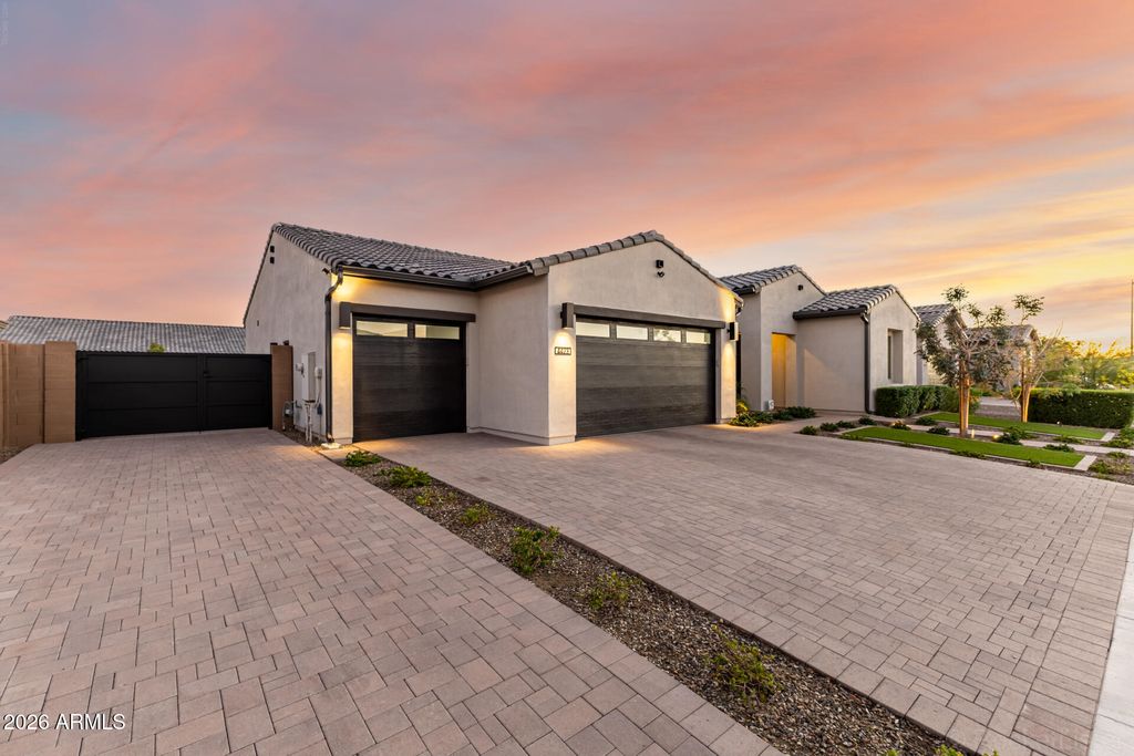4423 W PARK VIEW Lane, Glendale, AZ 85310 — photo 5