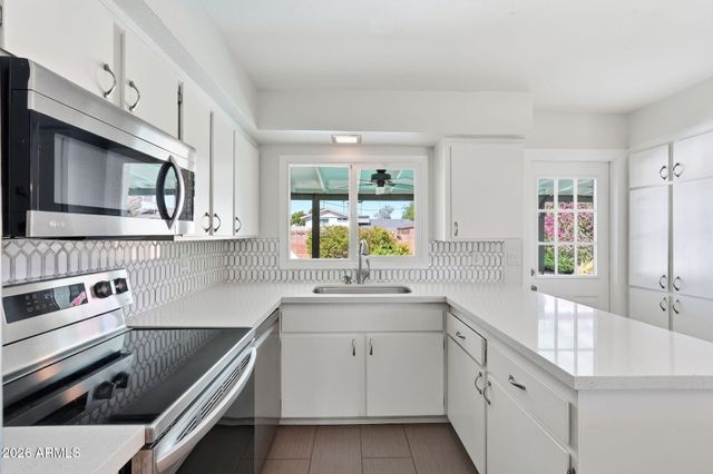 232 E ELLIS Drive, Tempe, AZ 85282