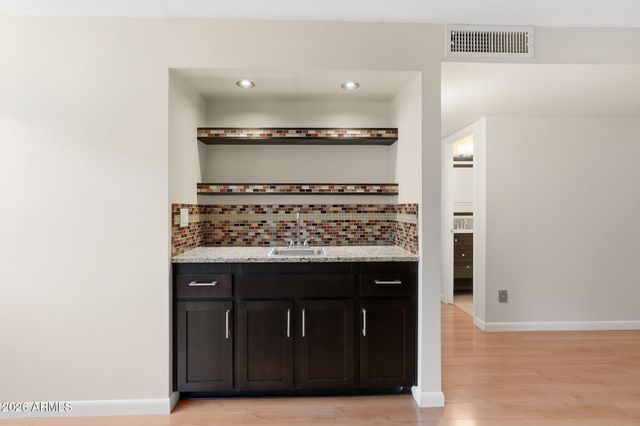 232 E ELLIS Drive, Tempe, AZ 85282
