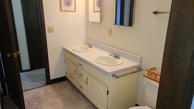 3642 GLENBROOKE LANE, Green Bay, WI 54301